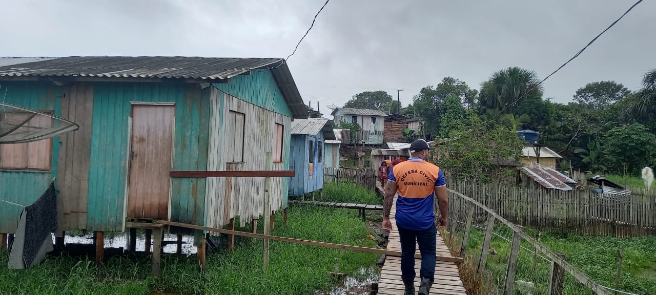 Defesa Civil de Guajará (AM) realiza visita em bairros que podem sofrer alagação com cheia do rio.